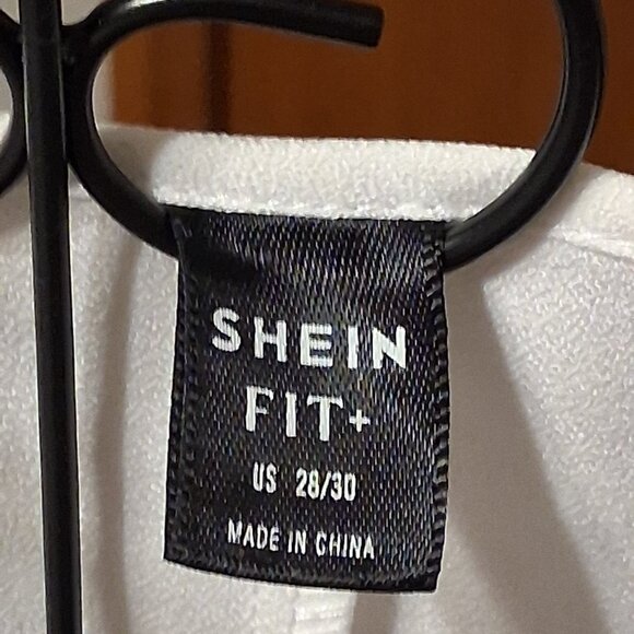 PRETTY WHITE LACE SHIRT FOR PLUS SIZED QUEEN - Picture 4 of 4